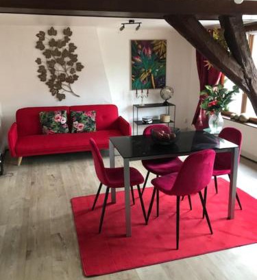 Saint-Omer Apartment | Les Dames au chapeau vert