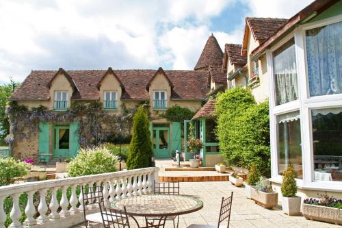 Neufchatel-en-Saosnois Hotel | Les Etangs de Guibert