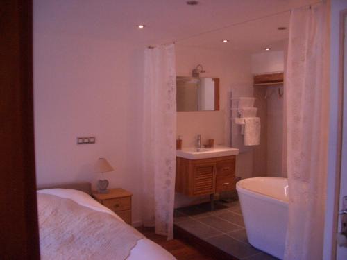 Annecy Old Town Bed & Breakfast | Les Filateries Chambre Lin