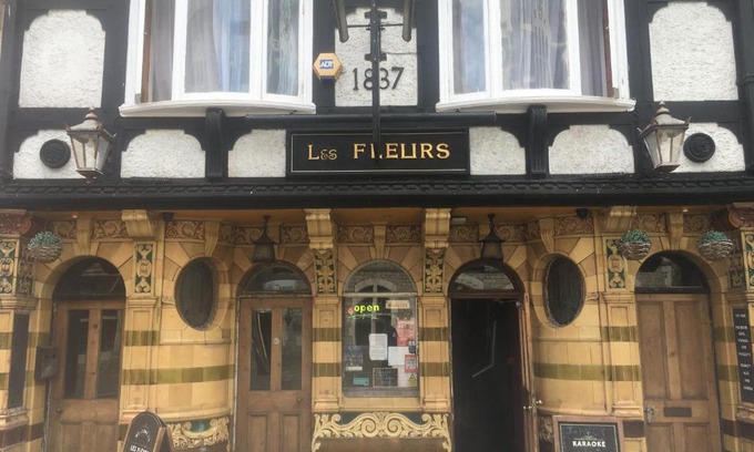 Dover Hostel | Les Fleurs Accommodation