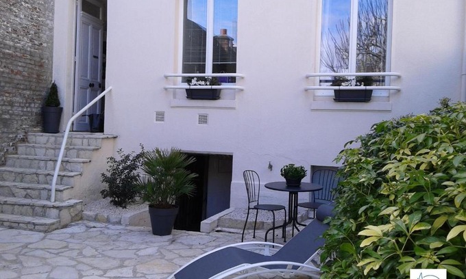 Anatole France Danton House | Les Gîtes Havrais