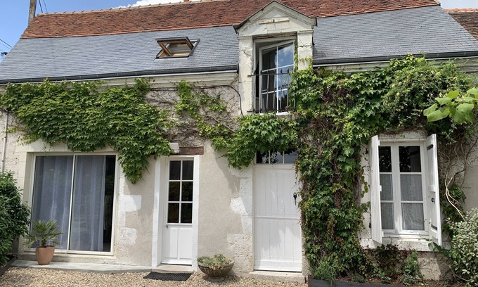 Monteaux House | Les Glycines, charming 3-star gîte in the Loire Valley with heated swimming pool.