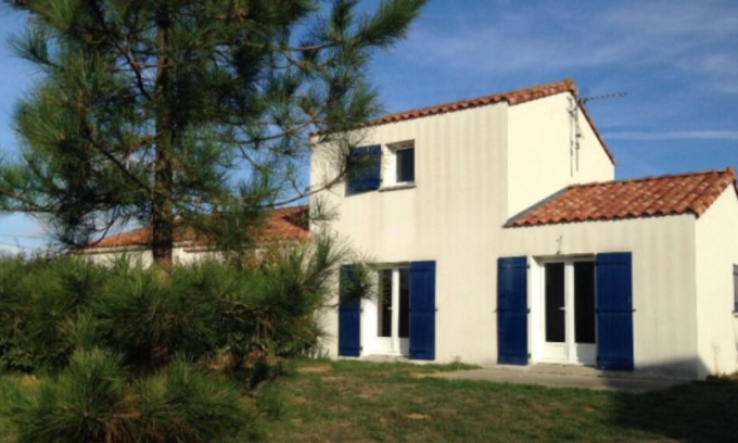 Bourgenay House | LES HAUTES MERS-ESCALE 5. 9.7 at Marylaine and Claude, English speaking