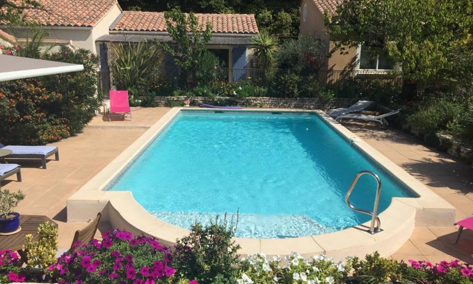 Eyragues House | Les Hauts d'Eyragues gîte Aigue Marine Meublé classé 4 étoiles