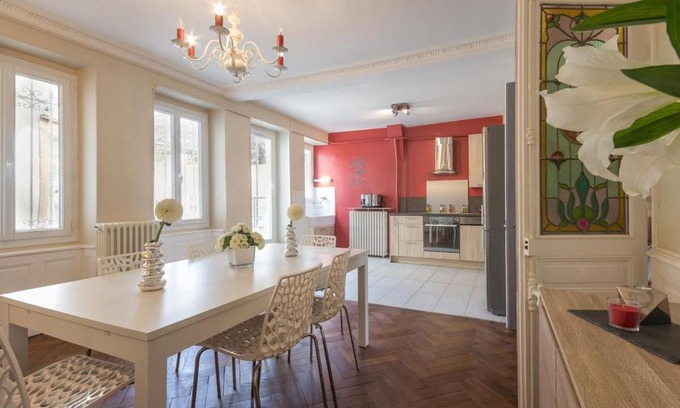 Nolay House | Les Hortensias