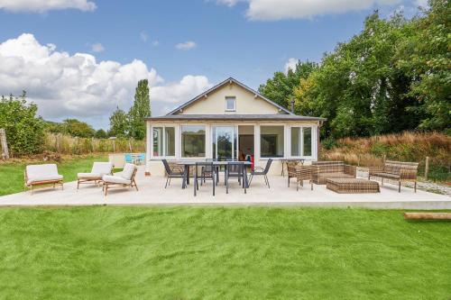 Surville House | Les Iris