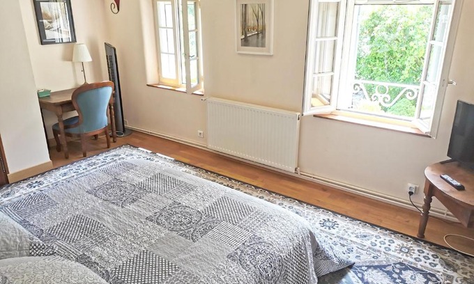 Villegouge Bed & Breakfast | Les Jardins de Camelot