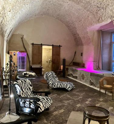 Viviers Bed & Breakfast | LES JARDINS DE LA CATHÉDRALE chambres d Hôtes gîte de groupe
