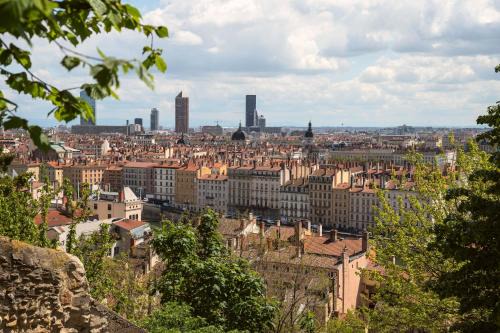 Old Lyon Apartment | Les jardins du Gourguillon