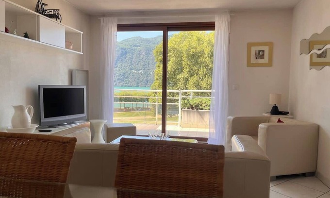 Aix-les-Bains Apartment | Les Jardins du Lac - nice view 3*