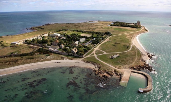 Saint-Vaast-la-Hougue Hotel | Les Maisons de Tatihou, The Originals Relais