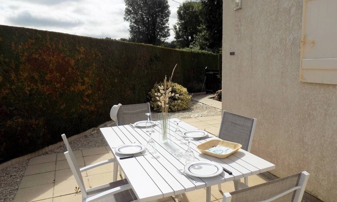 Les Mathes Apartment | Les Mathes La Palmyre - SEMI-DETACHED VILLA with SHARED POOL - LE CLOS DES CHENES