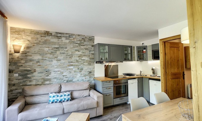 Les Bruyeres Apartment | Les Menuires: 1BR+Mountain Nook, 4 ppl, Balcony, Free Parking, Ski-In/Ski-Out