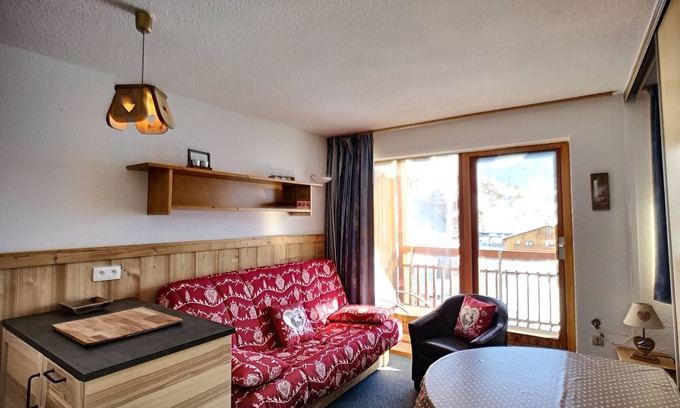 Les Bruyeres Apartment | Les Menuires - 2 rooms, 4 ppl ski-in/ski-out with balcony and ski locker