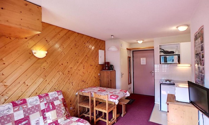 Les Bruyeres Apartment | Les Menuires : appart 2 pièces, ski aux pieds, balcon, wifi, animaux admis - FR-1-178-16