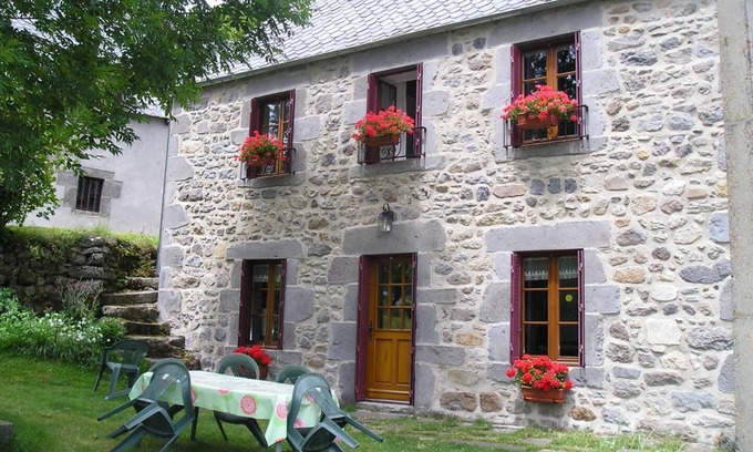Chambon-sur-Lac House | Les Mouflons - Chambon-sur-lac