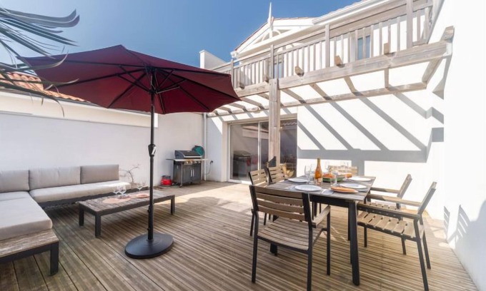 Mimizan-Plage Apartment | Les Patios de Flore by Interhome