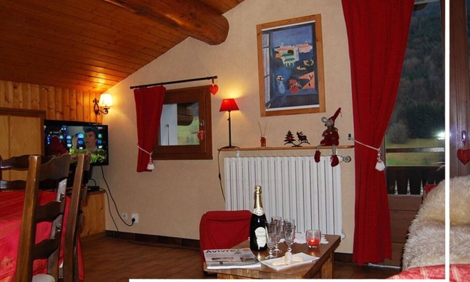 Les Villards-sur-Thones Apartment | Les Pervenches, Gite les Pervenches 6 people