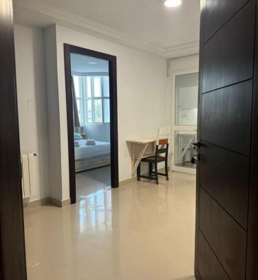 Tina Apartment | Les persiennes usées