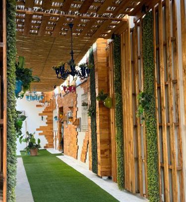 Sfax Apartment | les portes vieillies