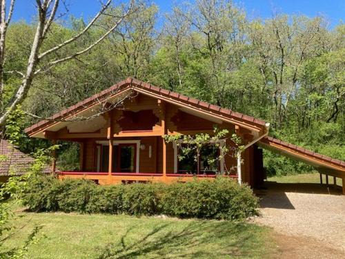 Mauroux Ski Chalet | LES REFUGES DU LOT Kouki's Lodge