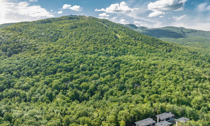 Orford Apartment | Les Repères #113 Spas, Pools, Mountains