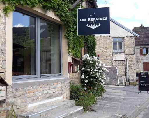 Nans-sous-Sainte-Anne Hotel | LES REPAIRES