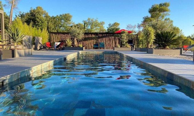 Saint-Paul-en-Foret Bed & Breakfast | LES ROCHES DE BAUDISSET