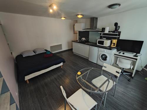 Besancon Old Town Apartment | Les Ronchaux Studio Hyper Centre WiFi