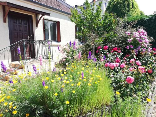 Nevers House | Les Rosiers d'Y