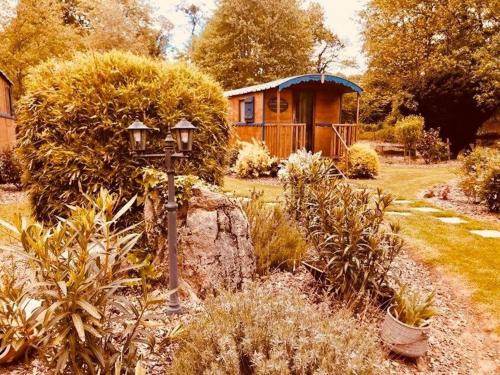 Les Herbiers Bed & Breakfast | Les Roulottes De La Basse Maunerie