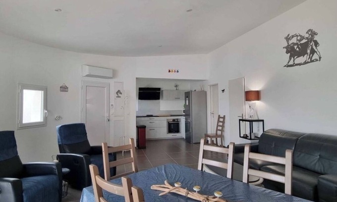 Saintes-Maries-de-la-Mer House | Les Saintes Maries de la Mer 3 bedroom house, air conditioning, Wifi, parking