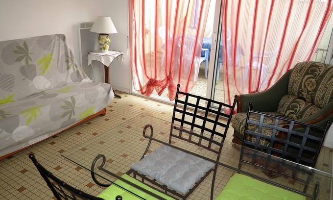 La Chaume Apartment | Les Sables d'Olonne, 100m from the sea, ground floor house with sunny courtyard. (2 *)