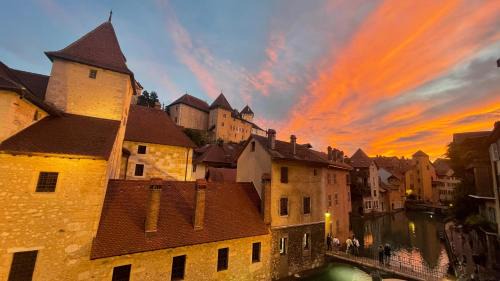 Annecy Old Town Apartment | LES SUITES D'ANNICIACA - Hyper centre avec vue sur le chateau