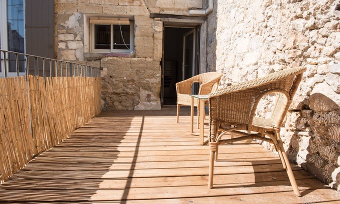 Aigues-Mortes Medieval City House | Les Suites du 17