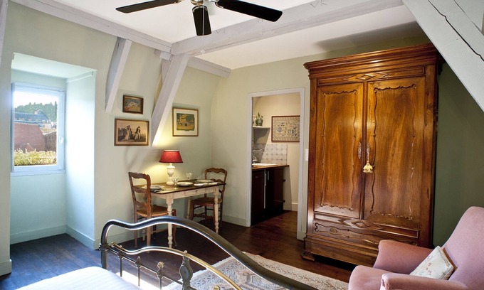 Sarlat-la-Caneda Historic Center Apartment | Les Suites sarladaises, The Caladrius suite