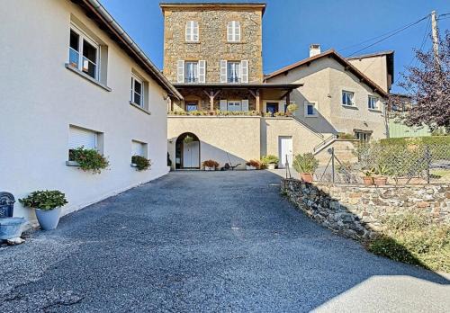 Vaux-en-Beaujolais House | Les terres du Sotison