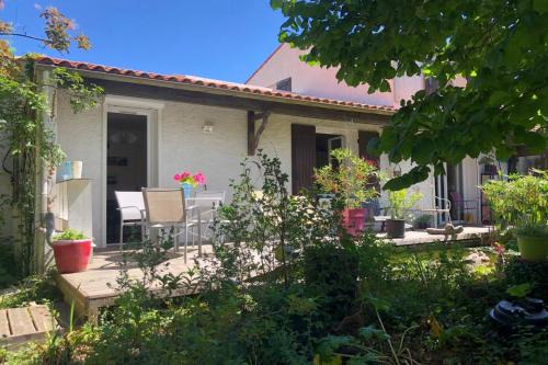 Saintes House | "Les Tilleuls" appart 4 pers
