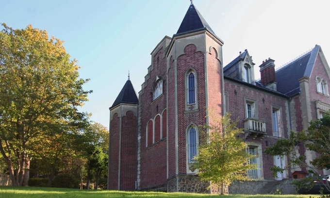Meulan-en-Yvelines Bed & Breakfast | Les Tourelles de Thun