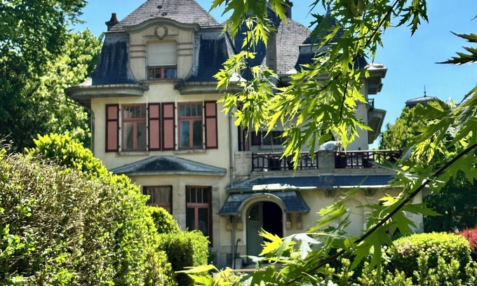 Vittel Bed & Breakfast | "Les Villas du Parc" - Vittel Thermal Parknn"AMBROISE" Guesthouse