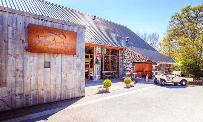 Saint-Pierre-le-Chastel Hotel | Les Volca'lodges de Tournebise