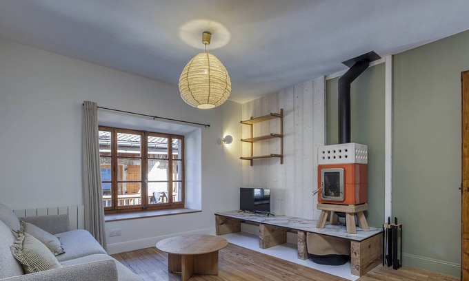 Menthon-Saint-Bernard House | Les Volets Bleus – Charming Village House