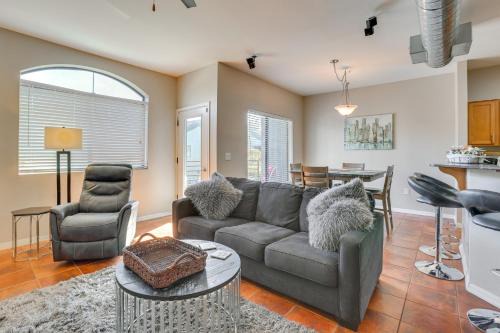 Camelback East Apartment | Less Than 1 Mi to Biltmore Fashion Park Condo with Pool!