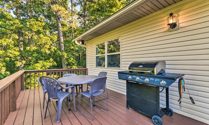 Hot Springs Village Apartment | Less Than 2 Mi to Lake Coronado Apt with Grill!