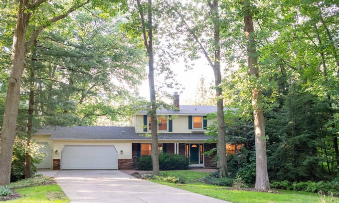 Holland House | Less than a mile from Lake Michigan beaches with space for 20
