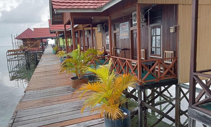 Pulau Derawan House | Lestari Cottage Derawan