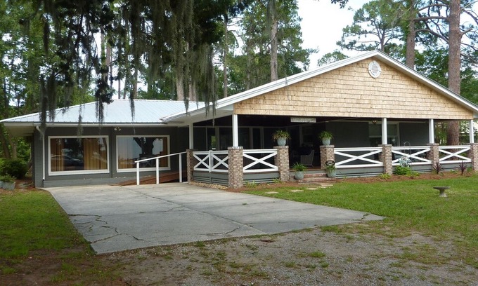 Jekyll Island House | LET'S DO SUNSET - 3 Bedrooms, 2 Bathrooms