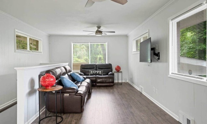 Church Street House | Let the Good Times Roll/Spacious Retreat 4BE 3BA