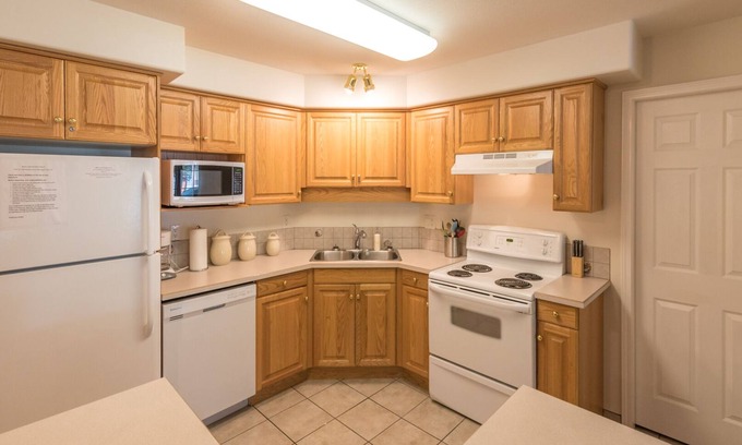 Okanagan-Similkameen Condo | Let your Vacation Start Here!