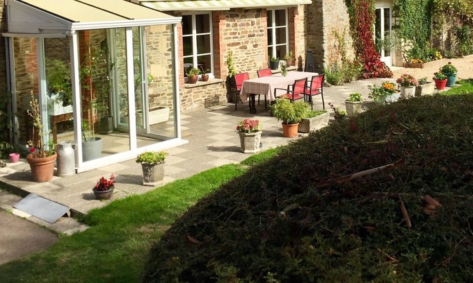 Cahagnes Bed & Breakfast | L’Etang Fleuri Bed and Breakfast